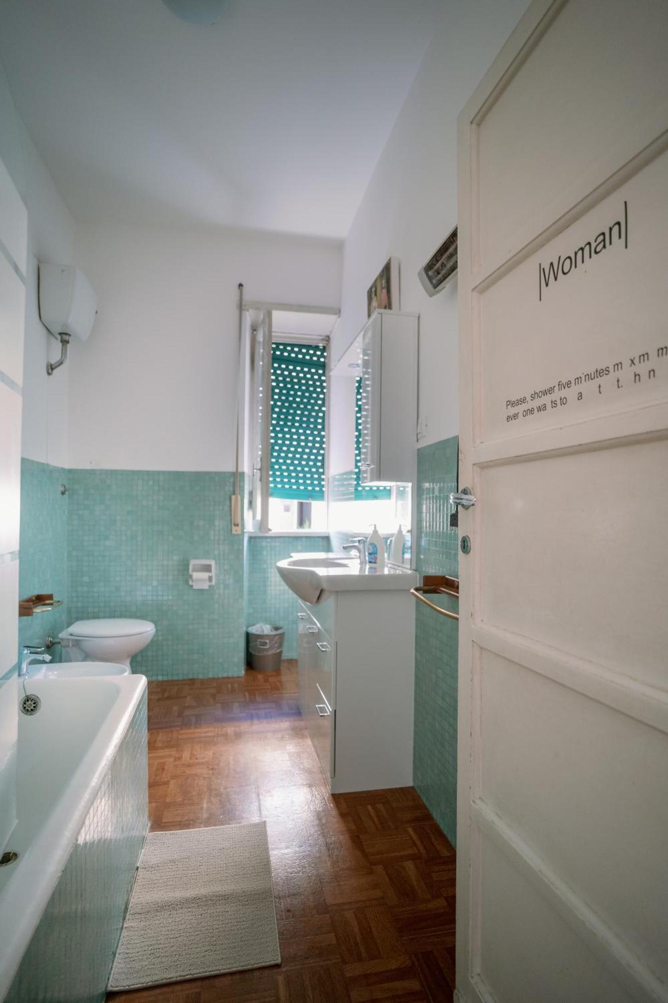 Camera Quadrupla con Bagno in Comune